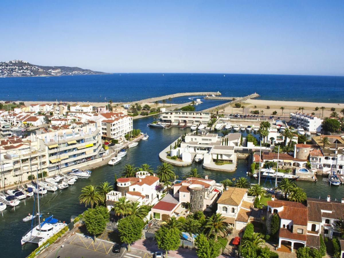 Holiday Home Requesens Canal Эмпуриабрава Экстерьер фото