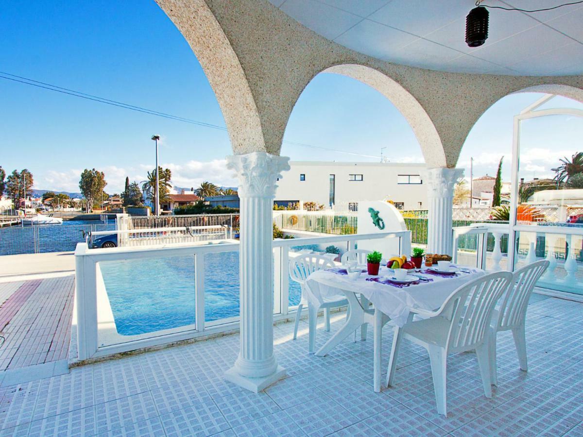 Holiday Home Requesens Canal Эмпуриабрава Экстерьер фото