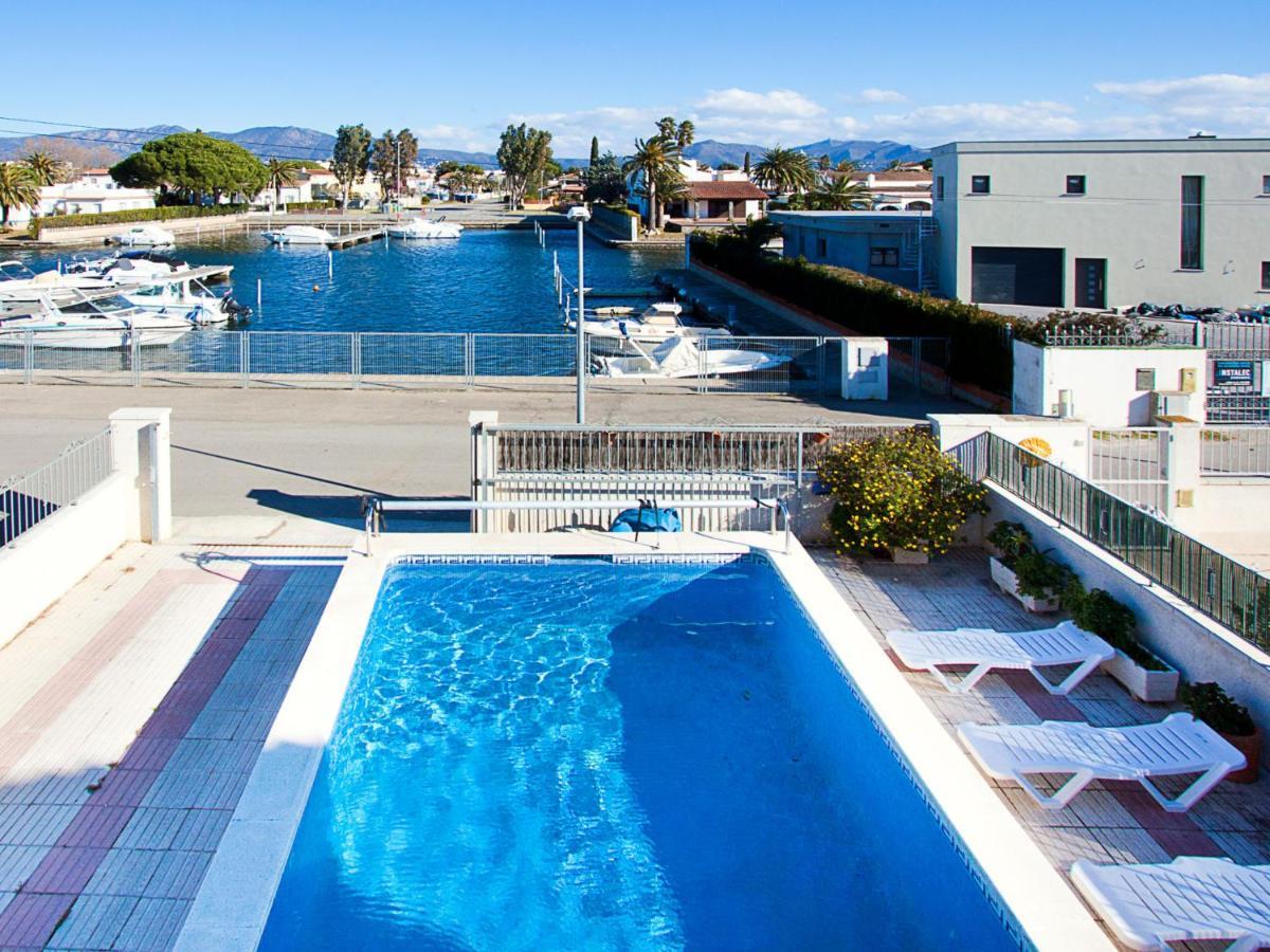 Holiday Home Requesens Canal Эмпуриабрава Экстерьер фото
